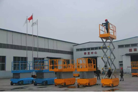 自行式升降機 自行式升降機